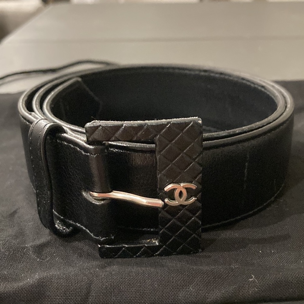 Vintage Chanel 98A quilted buckle leather belt